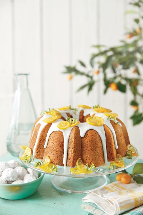 Lady Bird Johnson—born in Texas as Claudia Alta Taylor—was known for her famous glazed lemon pound cake. #desserts #baking #southernliving Cold Oven Pound Cake, White Almond Cakes, Key Lime Pound Cake, Cake Spring, Lime Pound Cake, Lime Glaze, Southern Pound Cake, Coconut Pound Cakes, Citrus Desserts