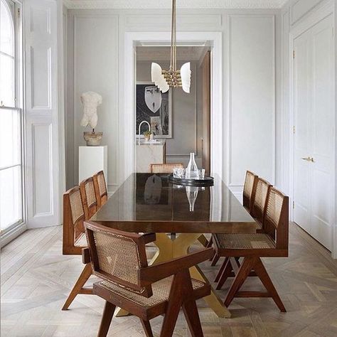 lotta motta on Instagram: “Pierre Jeanneret chair 1950s . . . . #pierrejeanneret #chairdesign #interior #interiordesign #design #classics #bauhaus #mariobellini #eams…” Classic French Interior, European Dining Room, Paris Penthouse, Jeanneret Chair, Pierre Jeanneret Furniture, Dining Room Display, Korean Apartment Interior, Korean Apartment, Amsterdam Home