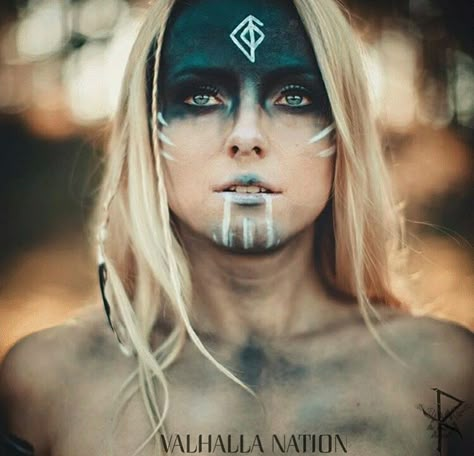 Warrior Makeup, Viking Makeup, Smink Inspiration, Halloween Costumes Makeup, Warrior Women, Viking Warrior, Halloween Make Up, Fantasy Makeup, Halloween 2019