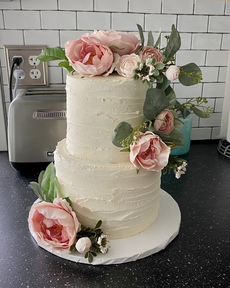 Cake With Fake Flowers On Top, Faux Flowers On Wedding Cake, Cake Artificial Flowers, Artificial Flowers On Cake, Fake Flowers On Cake, 3 Tier Cake With Flowers, Two Teir Birthday Cakes, Tiered Cake With Flowers, Cake With Artificial Flowers