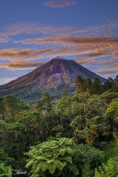 Arenal Volcano National Park, Tropical Volcano, Volcano Aesthetic, Jungle Volcano, Volcano Photography, Costa Rica Volcano, Volcano Landscape, Volcano Mountain, Volcano Pictures