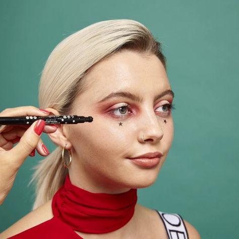 Starry eyed 💫 @mylottielondon Stamp Eyeliner, Star Makeup, Starry Eyed, Eye Look, Body On, Makeup Inspo, Skin Makeup, Face And Body, Carnival Face Paint