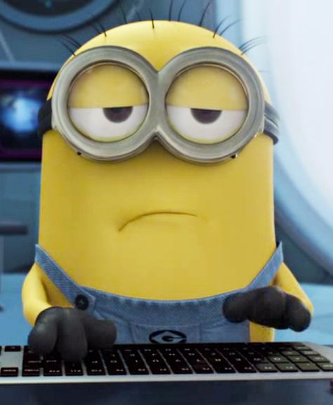 That moment your computer shuts itself off before you can save what you were working on. Giggle Juice, Army Brat, Yellow Guy, Despicable Me Minions, The Minions, Minions Love, Cute Minions, Minions Despicable Me, Minion Party