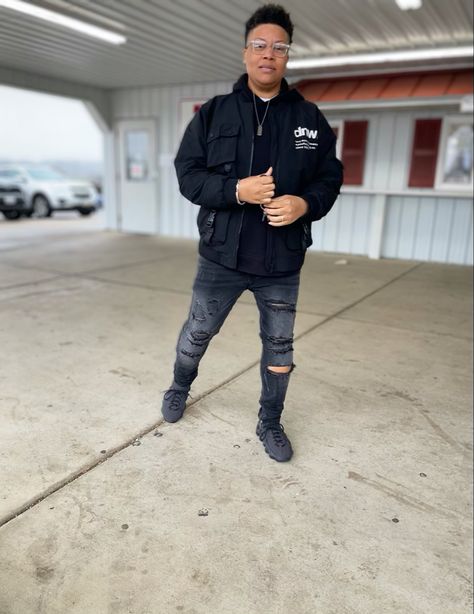 Yeezy 450 “Utility Black” Outfit Idea Black Yeezy Outfit, Black Yeezy, Yeezy 450, Yeezy Outfit, Yeezy 350, Fashion Suits, Mens Fashion Suits, Sneakers Outfit, Outfit Idea