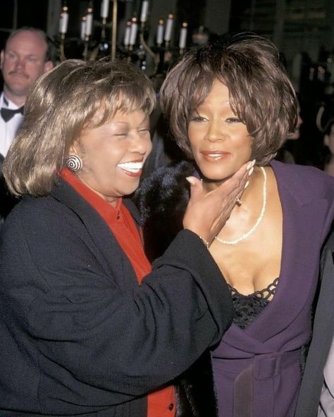 Cissy Houston, Whitney Houston Pictures, Pregnant Bride, Grammy Party, Natalie Cole, Celebrities Fashion, Gospel Singer, Lifetime Movies, Celebrity Moms