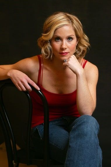 i love christina applegate Breast Image, Christina Applegate, Child Actresses, Girl Celebrities, Tony Awards, A Chair, Actress Photos, American Actress, On Earth