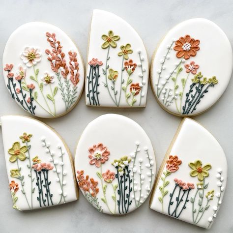 Wildflower Birthday Party, Wedding Cookies Decorated, Happy Birthday Sis, Flower Sugar Cookies, Easter Sugar Cookies, Sugar Cookie Royal Icing, Wildflower Baby Shower, Bridal Shower Cookies, Iced Sugar Cookies