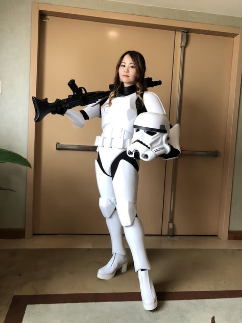 Stormtrooper Costume Women, Star Wars Cosplay Women, Female Stormtrooper, Stormtrooper Costume, Warrior Oc, Storm Trooper Costume, Star Wars Trooper, Clone Troopers, Female Armor