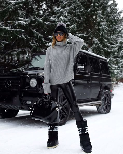 Winter Weather - Mia Mia Mine Moon Boots Outfit, Snow Boots Outfit, Ski Trip Outfit, Apres Ski Outfits, Winter Outfits Snow, Winter Boots Outfits, Look Legging, Winter Outfits Warm, Black Leggings Outfit