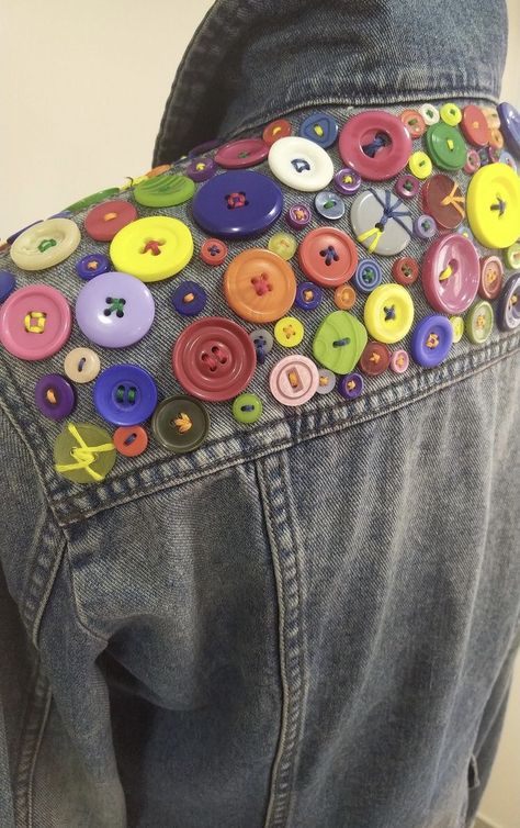 Denim Jacket Embroidery, Ladies Denim Jacket, Button Ideas, Upcycled Denim Jacket, Diy Denim Jacket, Embroidered Jean Jacket, Embellished Denim Jacket, Upcycle Clothes Diy, Apron Sewing Pattern