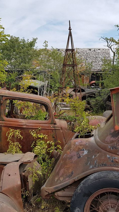 Scrap Yard Aesthetic, Junk Yard Aesthetic, Urban Hell, Rachel Price, Twd Oc, Team Alpha, Rust In Peace, Abandoned Things, Golden Oldies