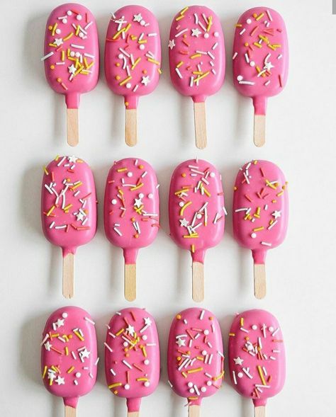 Cake Sickles, Popsicles Cake, Cake Popsicles, Cake Pop Designs, Chocolate Lollipop, Cake Pop Decorating, Ice Cream Pops, Mini Treats, Chocolate Covered Treats