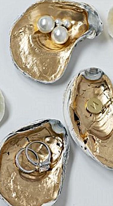 Gilded Oyster Shells - paint them to hold jewelry, desk supplies like paperclips and push pins, small bathroom accessories, etc. Oyster Shell Crafts, Art Coquillage, Seashell Projects, Shell Crafts Diy, She Sells Seashells, Writing Utensils, Painted Shells, Desk Supplies, Diy Coasters