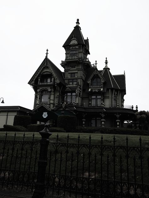 Eureka, CA Carson Mansion, Gothic Homes, Goth Houses, Old Victorian House, Gothic Mansion, Black Houses, Dark House, Victorian Mansions, Goth Home