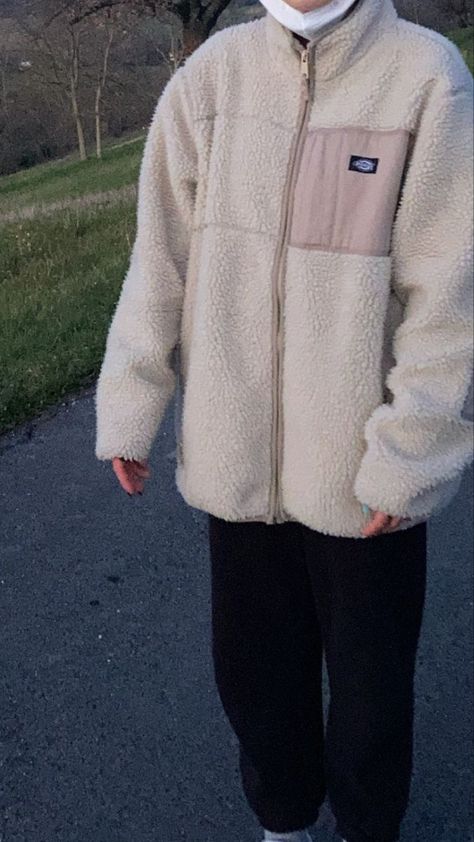 Fleece Jacket Aesthetic, Fleece Aesthetic, Fleece Jacket Outfit, Looks Street Style, Fashion Wishlist, Winter Fits, Casual Style Outfits, Lookbook Outfits, Teen Fashion Outfits