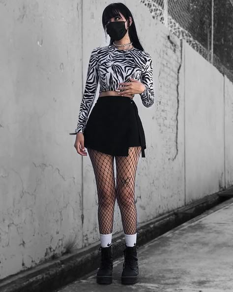 Black Skirt With Fishnets Outfit, Big Tights Outfit, Fishnet Skirt Outfit, Fishnet Shorts Outfits, Fishnet Tights Outfit Dresses, Fishnet Tights Outfit Grunge, Skirt With Fishnets Outfit, Black Fishnets Outfit, Fishnet Socks Outfit