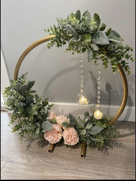 Holla Hoop Picture Frame, Single Hoop Centerpiece, Wood Ring Centerpiece, Bohemian Reception Decor, Conference Table Centerpieces, French Centerpieces, Hoop Flower Arrangement, Diy Hula Hoop Centerpiece, Dollar Store Wedding Centerpieces