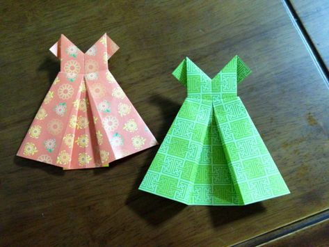 Origami Dress Tutorial Step By Step, Origami Dress Tutorial, Infinity Dress Tutorial, How To Origami, Origami Dresses, Wrap Dress Tutorial, Dress Origami, Baby Dress Tutorials, Card Gifts