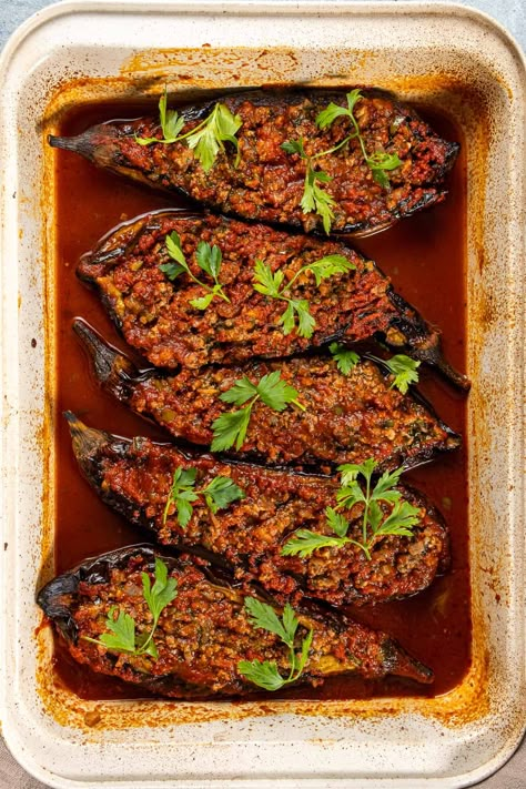 Lebanese Stuffed Eggplant, Turkish Stuffed Eggplant, Stuffed Eggplant Recipes, Healthy Mediterranean Dinner, Turkish Dinner, Turkish Eggplant, Beef Recipes Easy Dinners, Mediterranean Dinner, Stuffed Eggplant