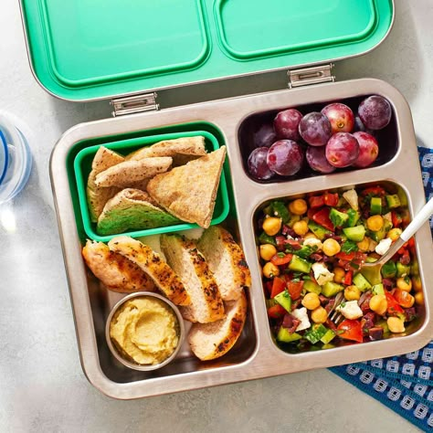 Enjoy this refreshing bento box idea over your lunch break that combines cucumber salad, hummus, pita and more for a satisfying work lunch. Salad Hummus, Mediterranean Recipes Healthy, Diet Lunch, Mediterranean Diet Recipes Dinners, Hummus And Pita, Easy Mediterranean Diet Recipes, Whole Wheat Pita, Grilled Turkey, Box Lunch