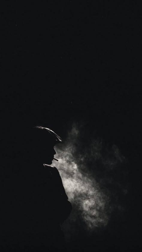 Thomas Shelby Wallpaper Iphone, Image Sombre, Tom Shelby, Peaky Blinders Theme, Bear Instagram, Peaky Blinders Poster, Wallpaper Best, Peaky Blinders Wallpaper, Night Rides Snapchat