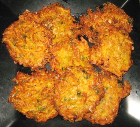 okoy / ukoy - crispy shrimp fritters Okoy Recipe, Shrimp Fritters, Buttered Shrimp Recipe, Filipino Dish, Potato Patties, Crispy Shrimp, Shrimp Recipes For Dinner, Fritter Recipes, Filipino Dishes