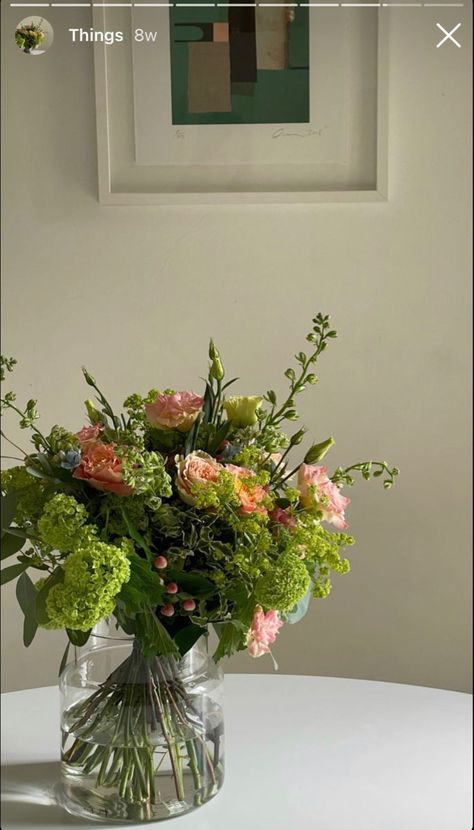 Flower On Table Aesthetic, City Flowers, Boquette Flowers, Flower Vase Arrangements, Flower Boutique, Aesthetic Flowers, Nothing But Flowers, Vase Arrangements, Flower Therapy