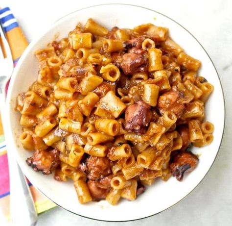 Octopus Pasta, Greek Octopus, Chickpea And Rice Recipe, Octopus Recipe, Olive Tomato, Cheesy Spaghetti, Octopus Recipes, Lenten Recipes, Greek Chickpeas