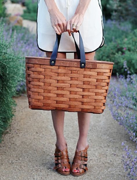 10 Best :: Picnic Baskets Perfect Picnic Basket, Picnic Inspiration, Company Picnic, Basket Vintage, Sunny Afternoon, Perfect Picnic, Picnic Time, Wicker Basket, Outdoor Parties