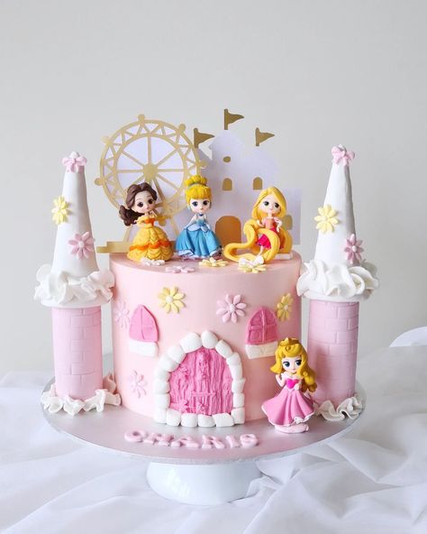 Check out this cute Disney Princesses castle birthday cake for Charis. Happy birthday little princess 👸 🏰 {Princess} #princessbirthdaycake #disneyprincesses #disneyprincesscake #princesscastlecake #cuteprincess #princesscake #disneybirthdaycake #disneycastlecake #pointcookmums #pointcookcakes #pointcook #sanctuarylakes #saltwatercoast #saltwaterestate #saltwatercoastestate #lincolnheath #featherbrook #featherbrookeestate #alamandaestate #alamanda #upperpointcook #Seabrook Birthday Cake Cinderella, Cute Disney Princesses, Disney Princess Castle Cake, Happy Birthday Little Princess, Disney Castle Cake, Castle Birthday Cakes, Castle Birthday, Princess Castle Cake, Disney Princess Castle