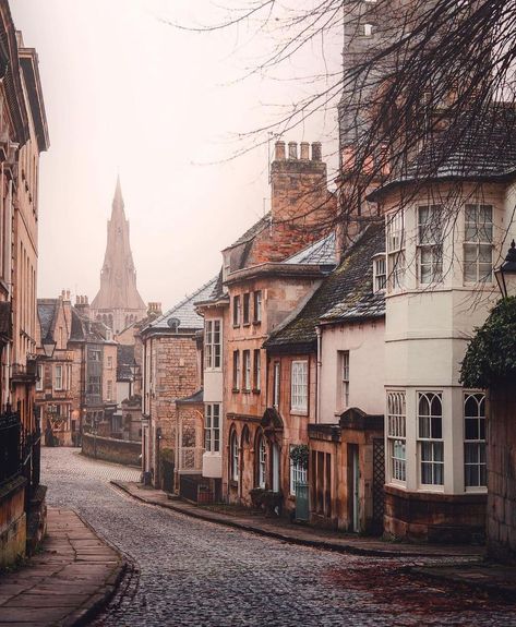 1.093 Me gusta, 8 comentarios - Country Inspiration (@countrylook) en Instagram: "A stunning set of photos of Stamford by @this_is_exploring . . Tag your friends in the comments…" Stamford England, Stamford Lincolnshire, Lincolnshire England, Environment Reference, England Aesthetic, England Countryside, Humans Of New York, Medieval England, Castle Aesthetic