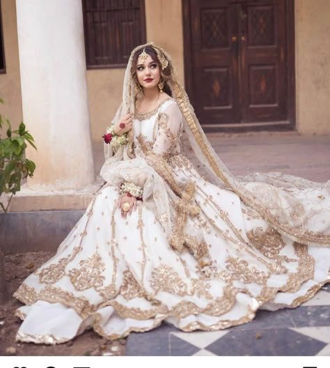 Nikkah Outfit, Asian Wedding Dress Pakistani, Nikah Outfit, Nikah Dress, Desi Wedding Dresses, Stile Hijab, Nikkah Dress, Asian Bridal Dresses, Bridal Dresses Pakistan