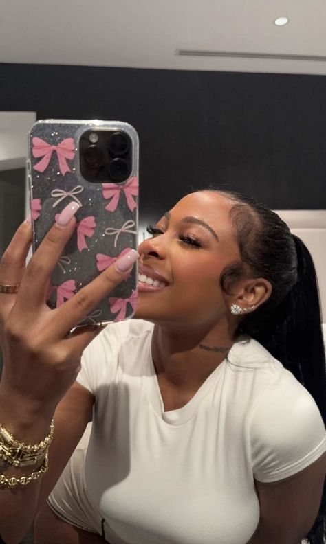 Jayda Wayda #baddie #blackgirl #ponytail Jayda And Lil Baby, Hair Inspo Ideas, Black Woman Makeup, Wattpad Faceclaims, Jayda Cheaves, Woman Makeup, Lux Fashion, Jayda Wayda, Mirror Flicks