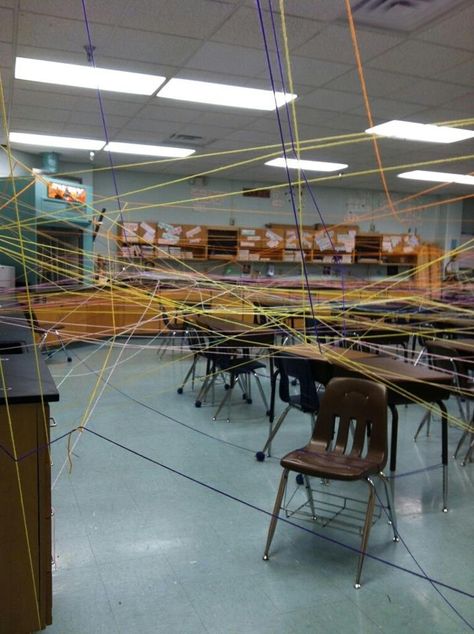 10 Epic Pranks Pulled Off By People With Way Too Much Time On Their Hands Senior Year Pranks, Best Senior Pranks, High School Pranks, Funny April Fools Pranks, Pranks To Pull, Easy Pranks, School Pranks, Office Pranks, Abi Motto