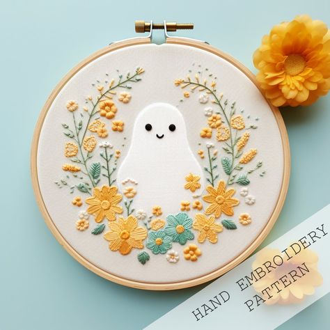 Garden Embroidery Designs, Spooky Embroidery, Ghost Embroidery, Art Ghost, Diy Halloween Crafts, Garden Embroidery, Halloween Embroidery, Halloween Diy Crafts, Cut It Out