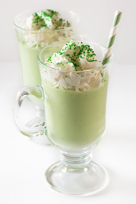 Celebrate St. Patrick's Day with these Luck of the Irish Pistachio Milkshakes Pistachio Pudding Shots Alcohol, Pistachio Pudding Shots, Pistachio Smoothie, Shots Vodka, Jello Pudding Shots, Low Sugar Desserts, Alcoholic Desserts, Pudding Shots, St Patrick's Day Recipes