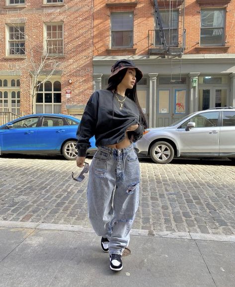 Girl Hypebeast Outfit, Hypebeast Outfit Girl, Women’s Street Wear, Streetwear Girl Aesthetic, Edgy Tomboy Fashion, Women Street Wear, Jenny Lin, Hypebeast Outfit, Streetwear Lookbook