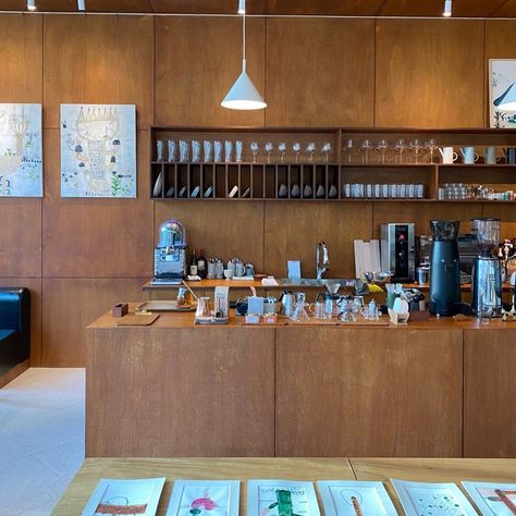 Japanese Coffee Shop Aesthetic, Maru Coffee, Coffee Shop Japan, Japanese Coffee Shop, Japanese Coffee, Opening A Cafe, Matcha Cafe, Surf Coffee, Mobile Coffee Shop