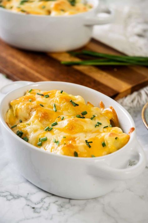 Easy Cheesy Mashed Potatoes Recipe | Takes Just 10 Minutes To Prep Mashed Potatoes Recipe Cheesy, Cheesy Garlic Mashed Potatoes Recipe, Cheesy Mashed Potatoes Recipe, Cheesy Garlic Mashed Potatoes, Cheesy Mashed Potato Casserole, Basic Mashed Potatoes, Mashed Potatoes Recipe Easy, Garlic Mashed Potatoes Recipe, Baked Mashed Potatoes