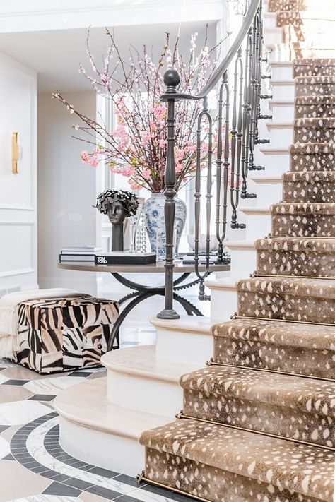 Rachel Parcell's Entry | Alice Lane Interior Design | Photo by Rebekah Westover Stairs Floating, Stairs Steel, Classic Staircase, Animal Print Carpet, Design Staircase, Design Stairs, Under Stair, Utah Style, Family Houses