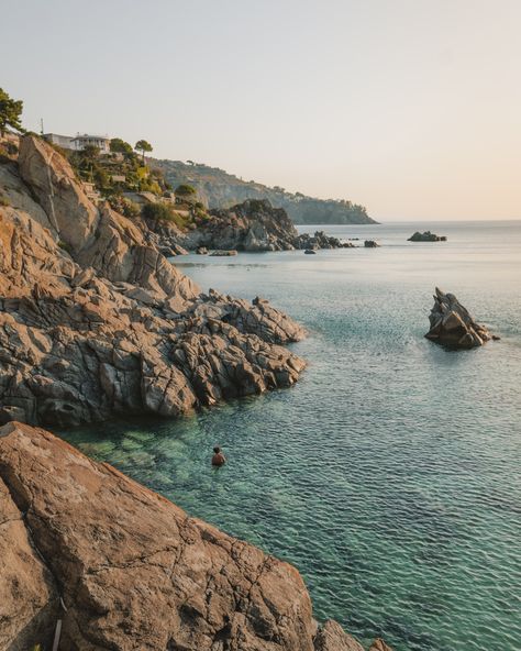 Italian coastlines 😍 @ethantglenn Italian Cliffside, Italian Beaches, Fantasy City, Italian Summer, Maserati, Provence, Painting Ideas, Summer Vibes, Around The Worlds