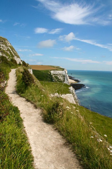 Cliffs Of Dover, White Cliffs Of Dover, White Cliffs, Horse Videos, Voyage Europe, Romantic Places, White Clouds, Romantic Travel, English Countryside