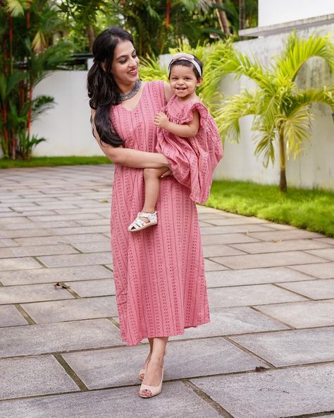 Dress For Baptism Mom, Mom And Daughter Frock Design, Mom And Daughter Dresses Indian Saree, Mother Daughter Dresses Matching Casual, Mother Daughter Twinning Dresses Indian, Mom And Daughter Dresses Indian Gown, Hakoba Dress, Mom And Daughter Long Frocks, Twining Outfits