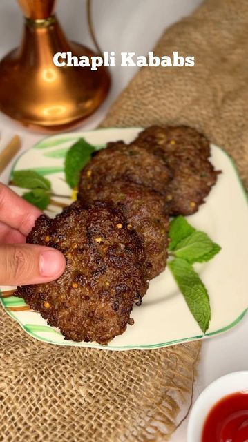 Javeria Shah on Instagram: "💥CHAPLI KABABS💥 These are going to be the Best kababs you will make at home,so juicy and yummy. Ready within 20 mins 📌Save it and try later 📍Follow @gj.sweetandsavoury for more easy recipes INGREDIENTS: 🌱500 gms beef mince (preferably with fat)you can use chicken mince too) 🌱1 small Onion 🌱2-3 Green chilies 🌱Half cup fresh Coriander 🌱1 tsp Salt 🌱1tsp Anar dana powder (or pomegranate seeds) 🌱1 n half tsp Coriander powder 🌱1 tsp Cumin powder 🌱1 tsp Red chil Chapli Kabab, Chicken Starter Recipes, Afghan Food Recipes, Chicken Mince, Cooking Recipes In Urdu, Spicy Snacks Recipes, Iftar Recipes, Mutton Recipes, Tastemade Recipes