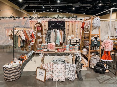 Market Booth Clothing Display, Professional Vendor Booth Ideas, Clothing Boutique Vendor Setup, 10x20 Boutique Booth Layout, 10x10 Pop Up Boutique, Boutique Festival Set Up, Clothing Booth Design, Indoor Craft Booth Displays Shirts, Vendor Booth Display Ideas Boho