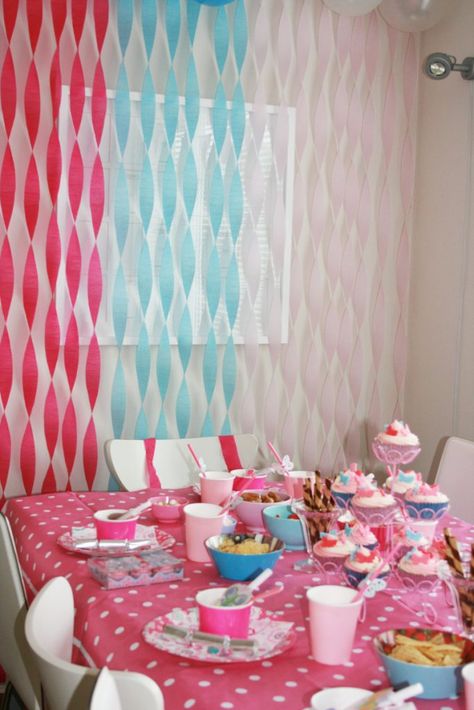 How to use Crepe Paper Streamers - The Party Pirate Birthday Streamers Decorations, Decorating With Crepe Paper, Streamer Balloon Backdrop, What To Do With Streamers, Streamer Ideas For Party, Crepe Paper Wall Backdrop, Paper Crepe Decoration, Simple Streamer Decorations, Crepe Paper Wall Decorations