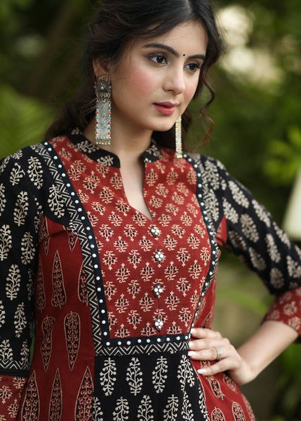 Latest Kurtis For Women, Nehru Collar Kurti Women, Chanderi Kurti Designs Latest, Ajrakh Kurta Designs Latest, Ajrakh Print Kurti Design, Kurti With Yoke Pattern, Bagh Print Suits Design Latest, Sujatra Kurti, Kalamkari Kurta Designs Women