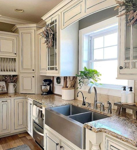 Farmhouse Style Kitchen Cabinets, Farmhouse Kitchen Cabinets, Kitchen Cabinets Decor, Kitchen Cabinet Styles, Farmhouse Kitchen Design, Rustic Farmhouse Kitchen, Farmhouse Style Kitchen, Kitchen Redo, Counter Tops