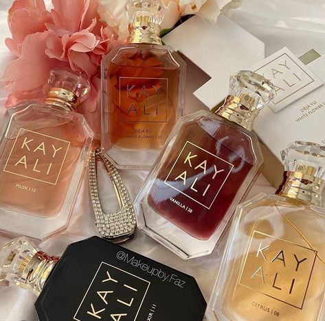 Kayali Perfume Collection, Gold Moodboard, Kayali Perfume, Mini Makeup Bag, Expensive Makeup, Expensive Perfume, Living Luxury, Makeup Nails Designs, Fragrances Perfume Woman