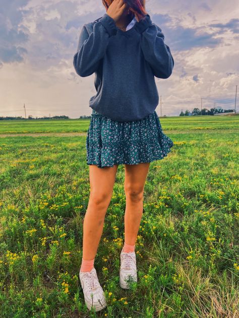 Collar Crewneck Outfit, Short Flower Skirt Outfit, Flower Skirt Outfit, Crewneck Outfit, Soft Outfits, Short Skirts Outfits, Flower Shorts, Flower Skirt, Minimal Look